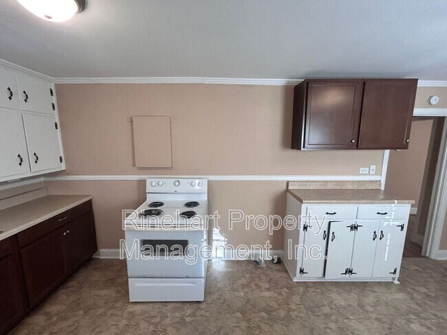 Foto del edificio - 1329 Eisenhower Rd