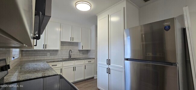 Foto del edificio - 4556 Cambridge Rd
