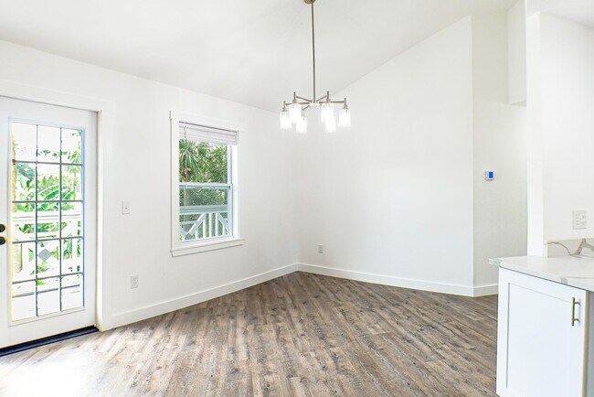 Building Photo - Beautifully renovated 3-bedroom, 2-bathroom home in North Fort Myers
