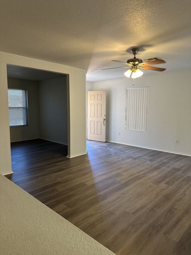 Building Photo - 2 bedroom El Mirage rental with move in sp...