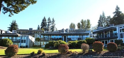 Building Photo - 7400 Stinson Ave