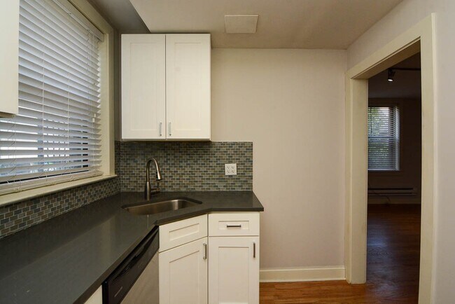 Foto del edificio - 2328 N Rockwell St