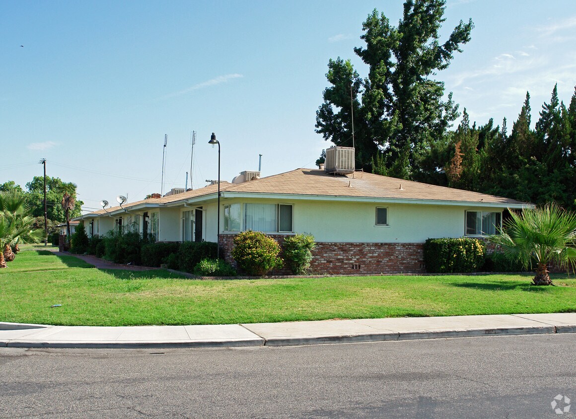 Building Photo - 1902 Mayfair Dr W