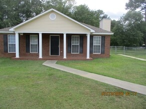 Building Photo - 3616 Club Dr