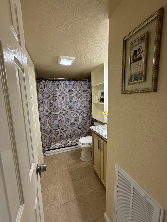 BATHROOM - DELMAR PLACE APARTMENTS