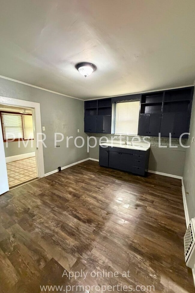 Building Photo - 2 Bedroom/ 1 Bathroom House