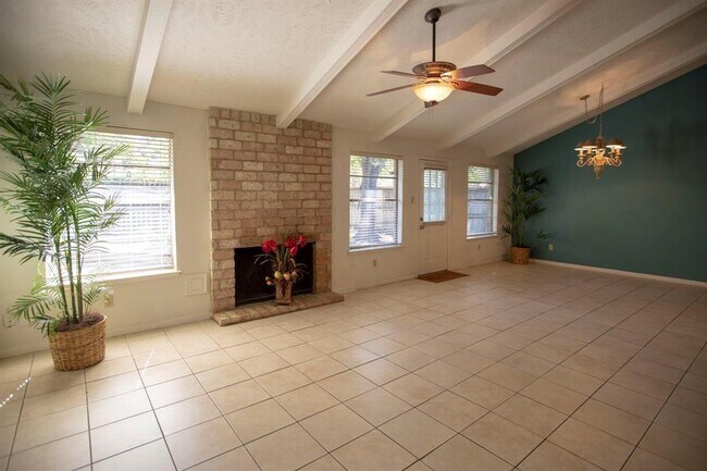 Building Photo - 3022 Frontier Dr