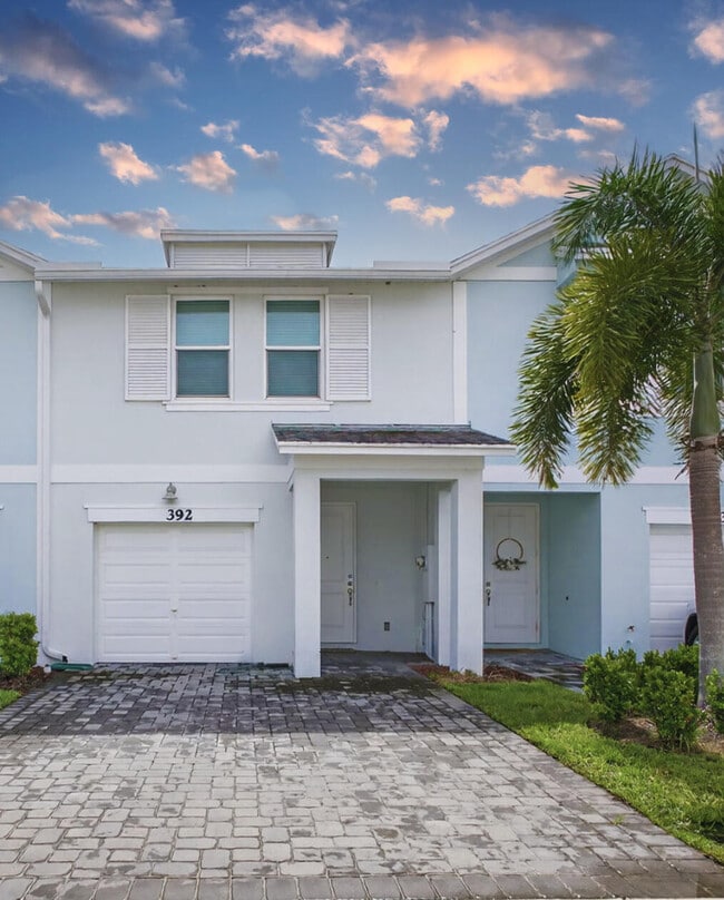 Building Photo - 392 SE Sea Hunt Way