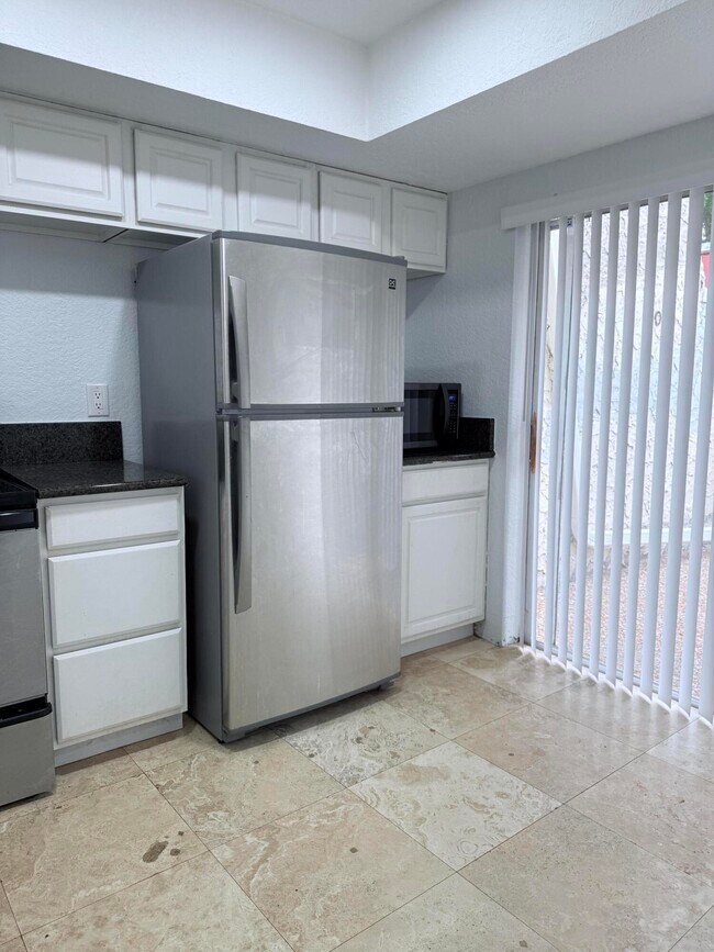 Building Photo - 9640 Oakburst Ln
