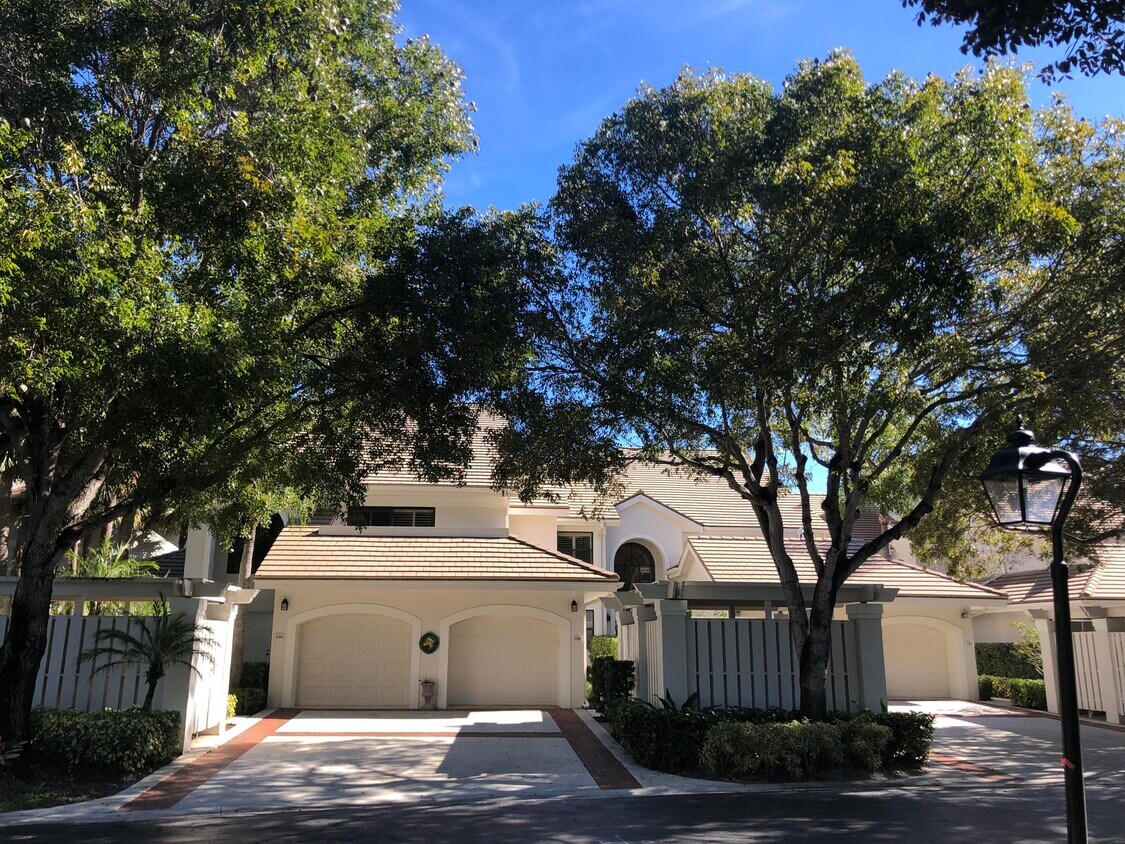 Foto principal - 16000 W Bay Dr