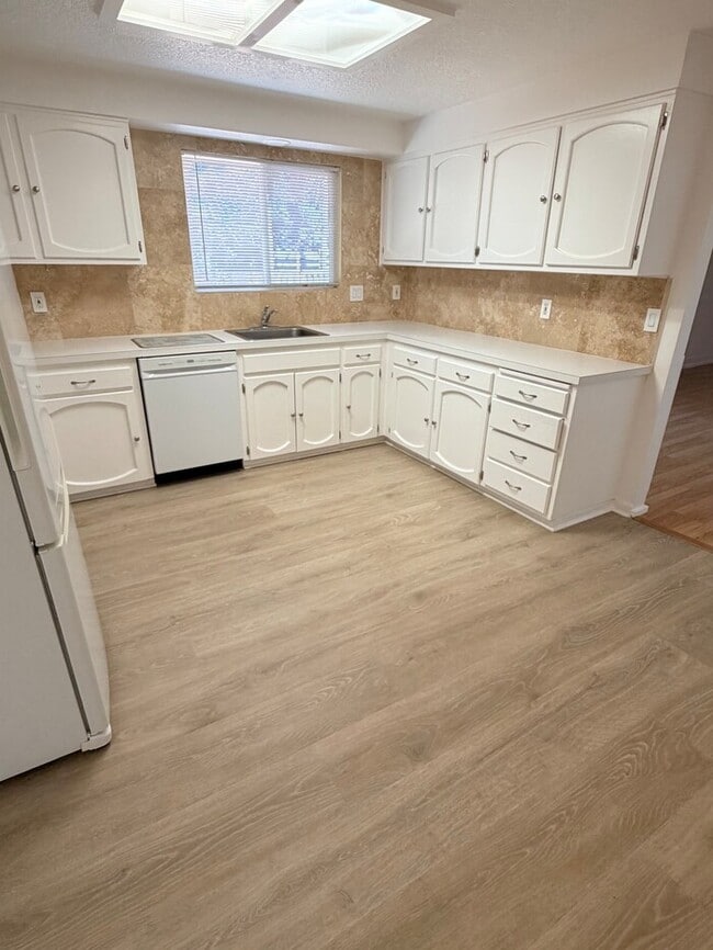 Photo - Spacious West Linn Ranch with Multiple Living Spaces, Large Fenced Backyard & Landscaping Included! House