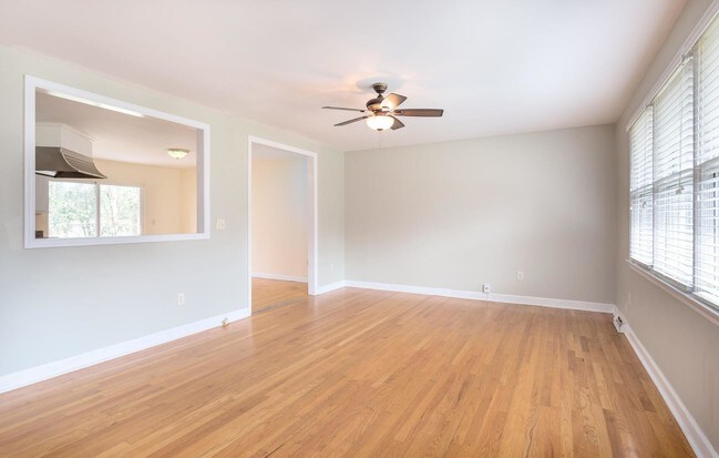 Foto del edificio - 30 Carson Dr