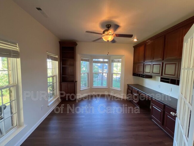 Foto del edificio - 7956 Rebecca Rd
