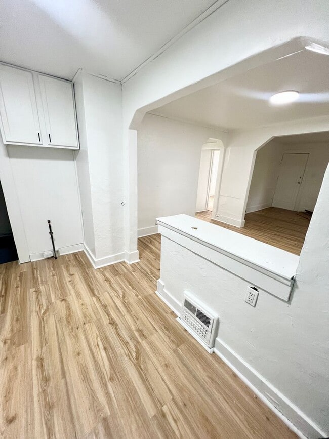 Building Photo - COMING SOON! 2 BEDROOM HOUSE