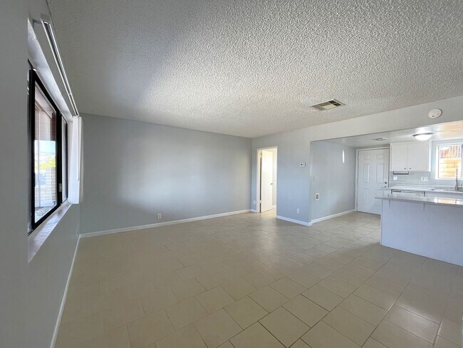 Foto del edificio - AVAILABLE NOW !! 2 Bed 2 Bath Two Story Apartment in Desert Hot Springs! MOVE IN SPECIAL ONE MONT...