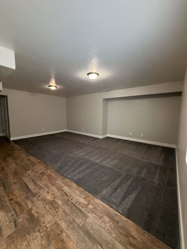 Foto del edificio - CALL TYE DIRECTLY 208-313-6062. 4 BED 2 BATH HOME WITH ATTACHED GARAGE
