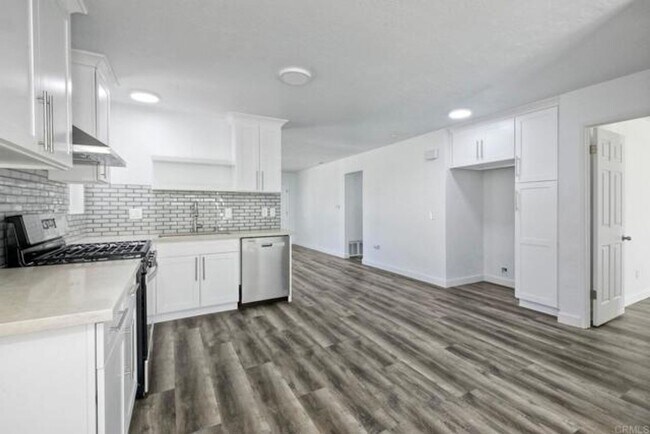 Building Photo - 3 BDRM, 2BA+ BONUS Room in San Marcos avai...