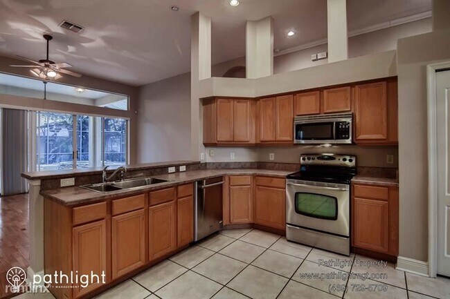 Foto del edificio - 4 br, 3 bath House - 373 Lake Dawson Place...