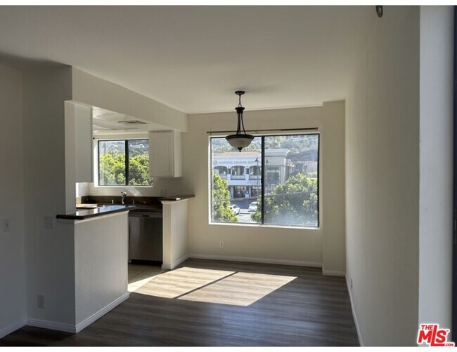 Foto del edificio - 10960 Bluffside Dr