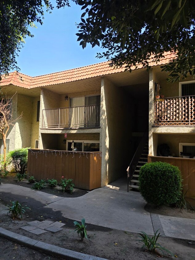 Foto principal - Renovated upstairs 2 bedroom 2 bath condo ...