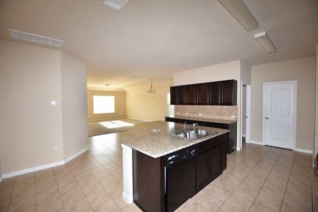 Foto del edificio - Meadows at Kyle - Beautiful 1 story - A steal at $1900