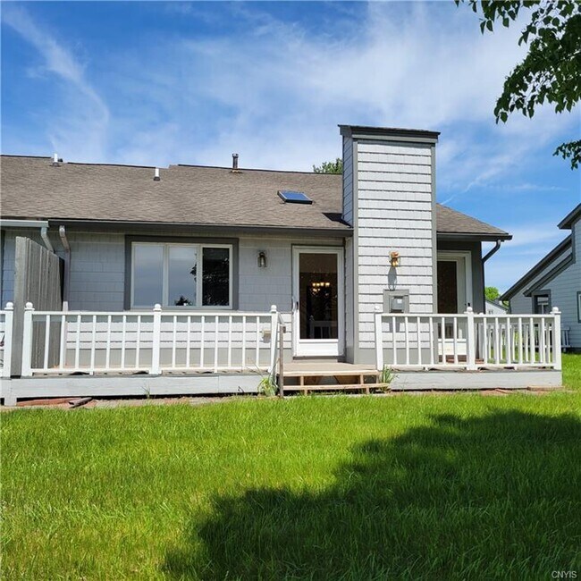 Foto del edificio - 425 Summerhaven Dr N