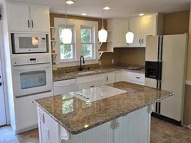 Kitchen - 2043 Bronson St