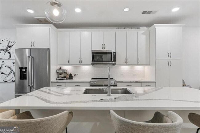 Foto del edificio - 391 Pratt Dr S E