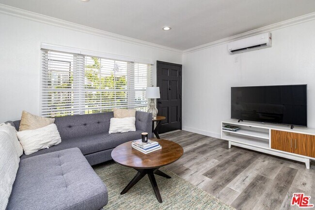 Foto del edificio - 1848 1/2 N Edgemont St