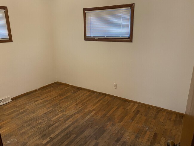 Building Photo - 311 Edgebrook Dr