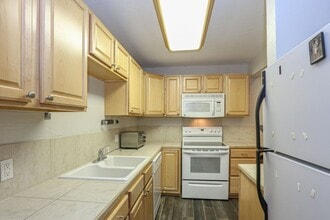 Building Photo - 815 Columbine Rd