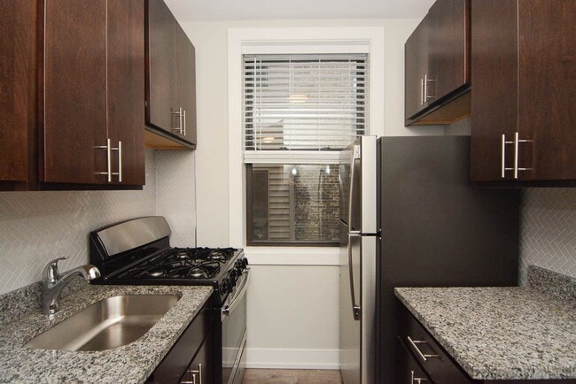 Foto del edificio - 714 W Brompton Ave