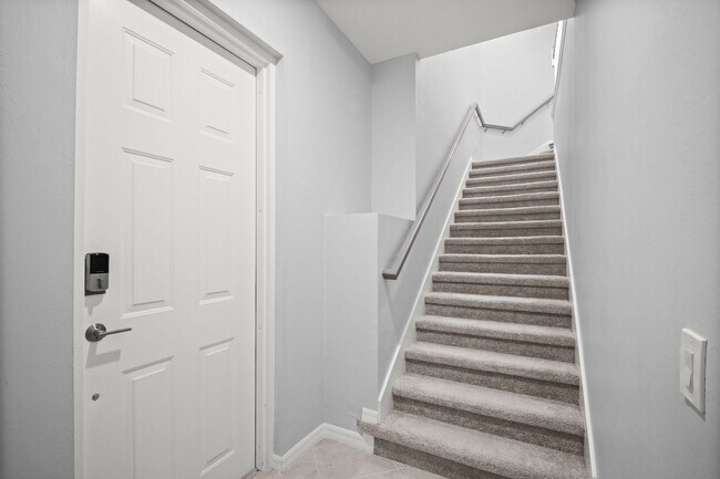 Foto del edificio - Stunning property, newer construction 3 sp...