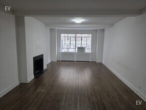 Building Photo - 20 5th Ave