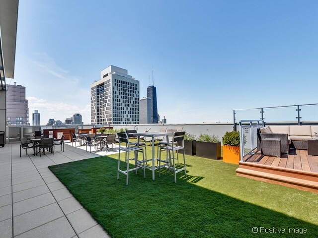 Foto del edificio - 600 N Lake Shore Dr
