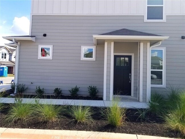 Building Photo - 1614 Roseburg Dr