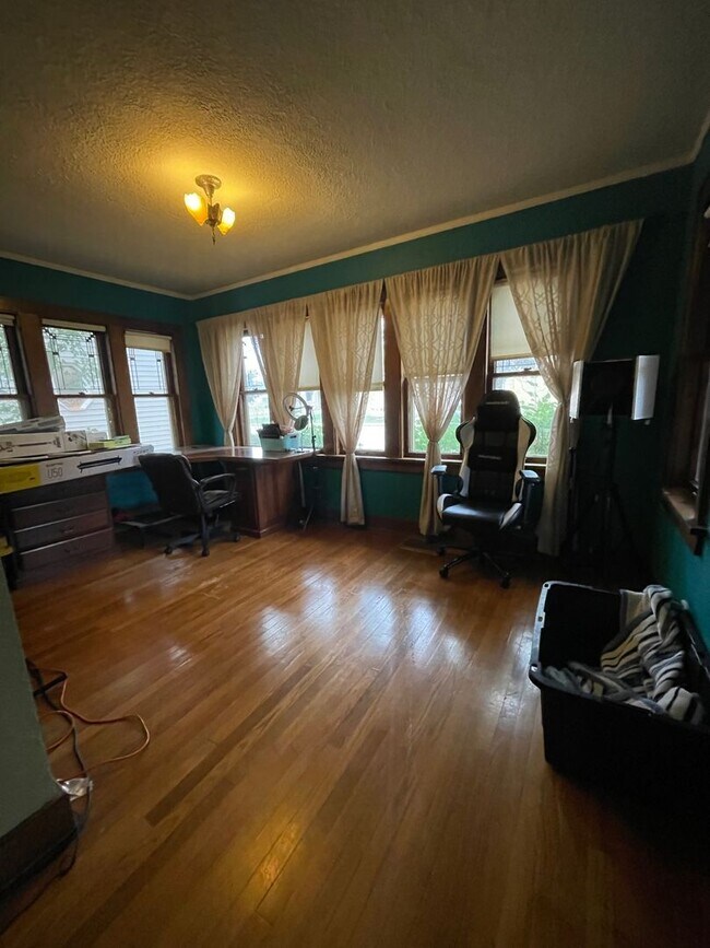 Foto del edificio - Large Single Family Home in Heart of La Cr...