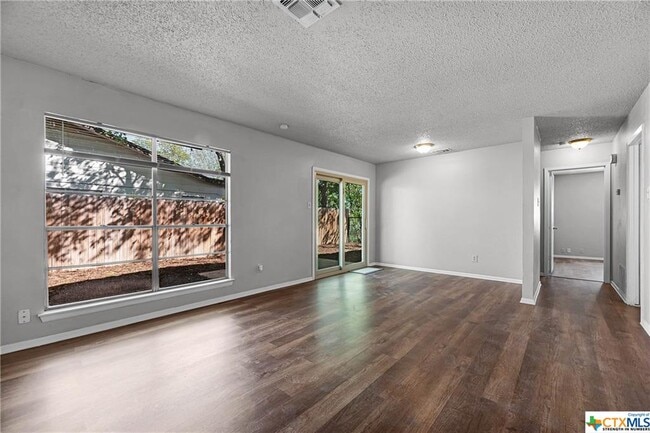 Building Photo - 1524 Eichen Rd