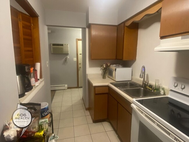 Building Photo - Clean Cozy Apts on Ruby!