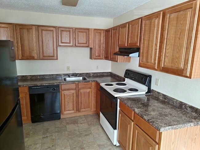 Building Photo - Pine Run Place Apartments and Townhomes