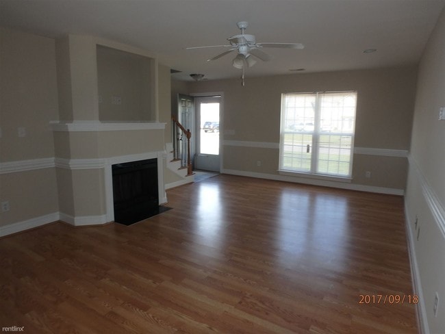Building Photo - 4020 Lucerne Ct