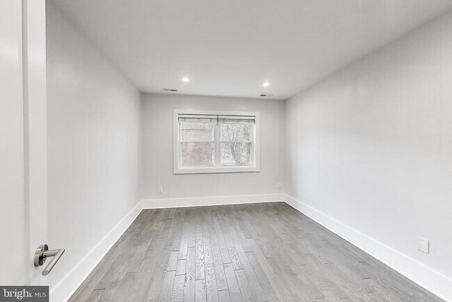 Foto del edificio - 5031 H St SE
