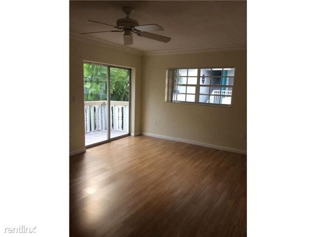 Foto del edificio - 9165 Harding Ave