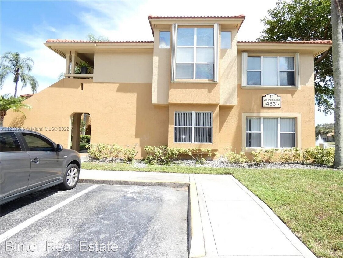 Primary Photo - 2 br, 2 bath House - 4831 Via Palm Lake 1212