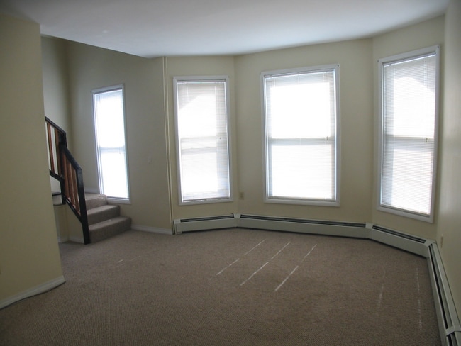 Building Photo - 227 Pawling Ave