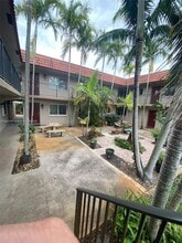 Building Photo - 3050 NE 5th Terrace