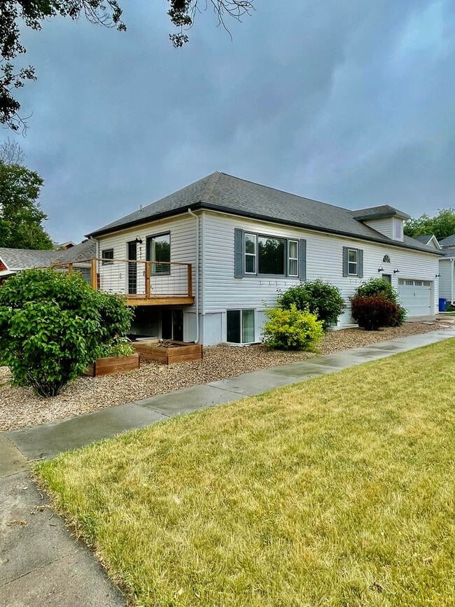 Foto del edificio - Beautifully Renovated 4-Bedroom Home Near West Blvd