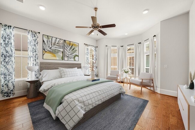 Building Photo - 2022 Sabine St