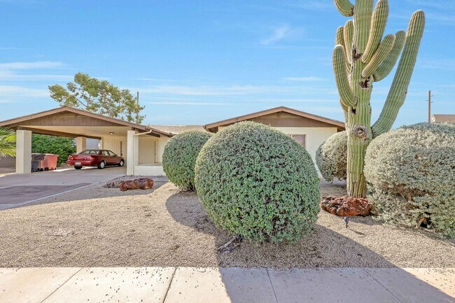 Foto del edificio - 7949 E Luke Ln