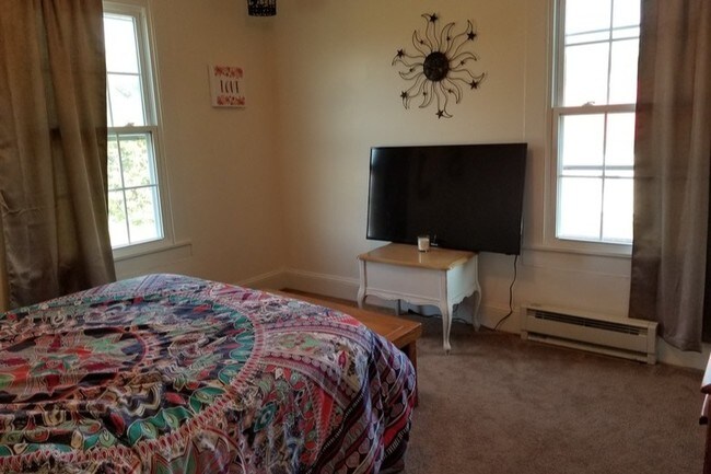 Building Photo - 106 Bratten St